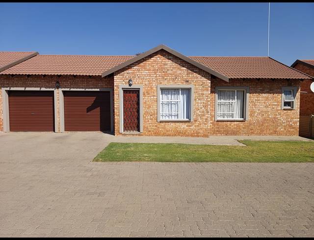 2 BEDROOM TOWNHOUSE FOR SALE IN RIVERSDALE